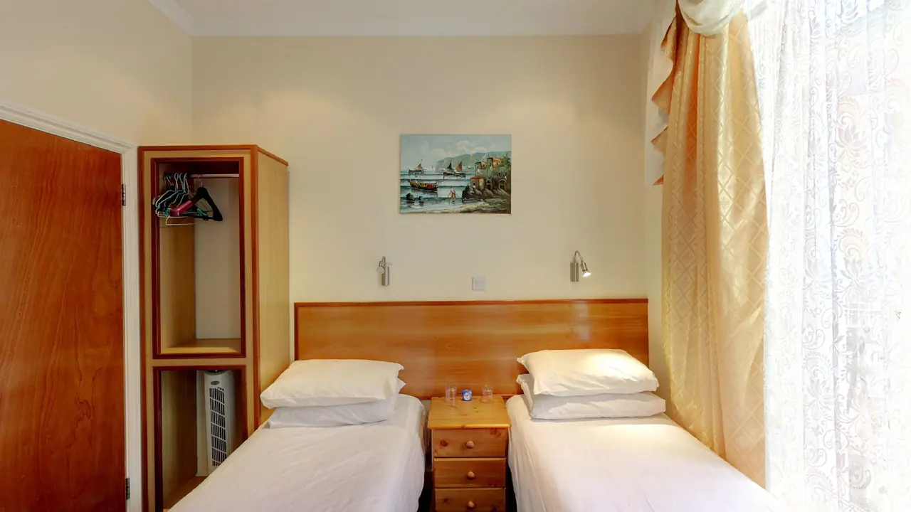 Hotel Apollo, London - preview